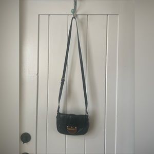 MICHAEL KORS Black PEBBLED LEATHER BAGUETTE POUCH CLUTH